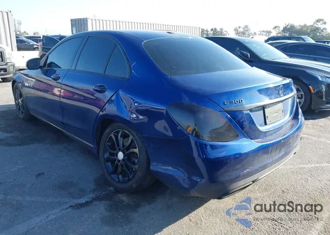 2018 Mercedes-Benz C 300 z USA, uszkodzony, nr VIN 55SWF4JB1JU254253